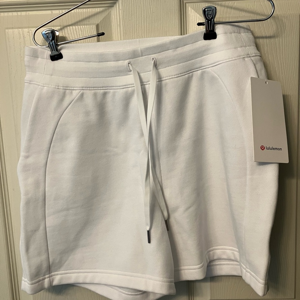 NWT Lululemon Scuba High-Rise Short 5" White (WHT) Size 8 MSRP $68
